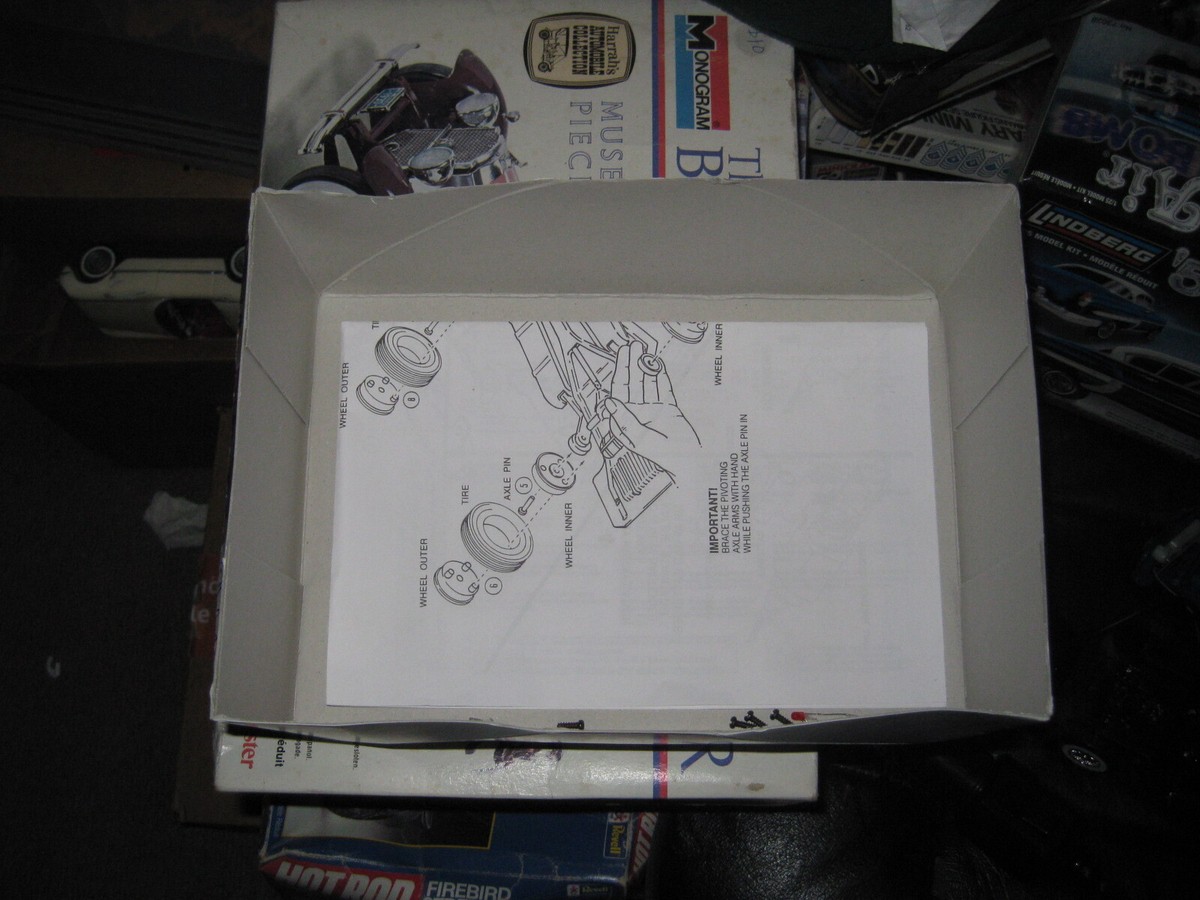 '53 Bel Air BOM 1/25モデルキット Lindberg Model Kit 73028 1953 Chevy Bel Air Bomb Snap 1/25