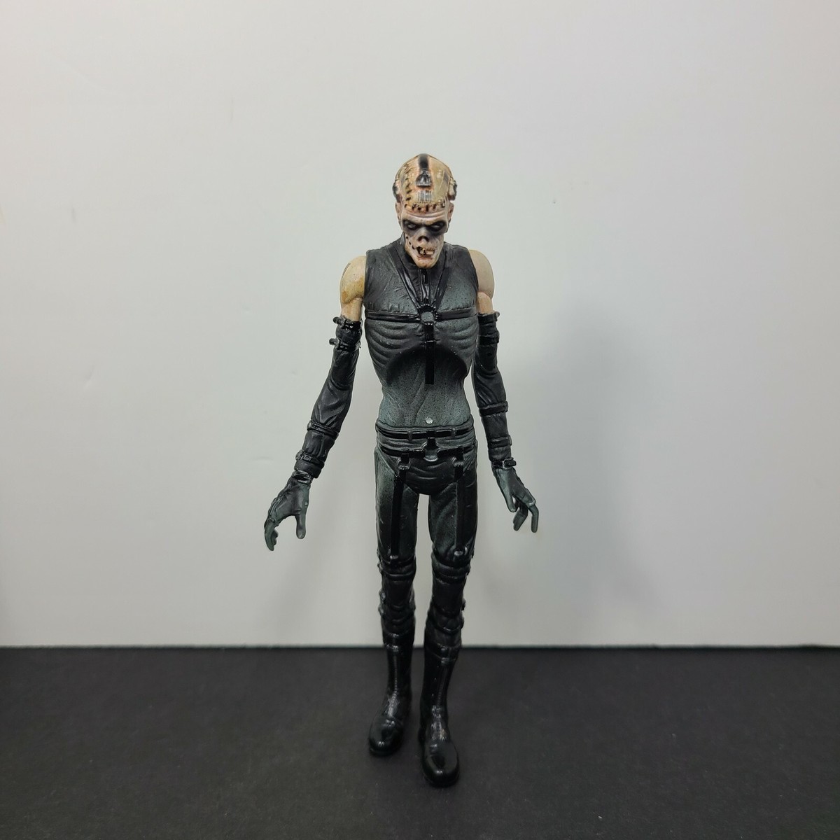 希少　 McFarlane Toysサイコマンティス フィギュア 未開封 希少 McFarlane Toysサイコマンティス フィギュア 未開封 メタルギア