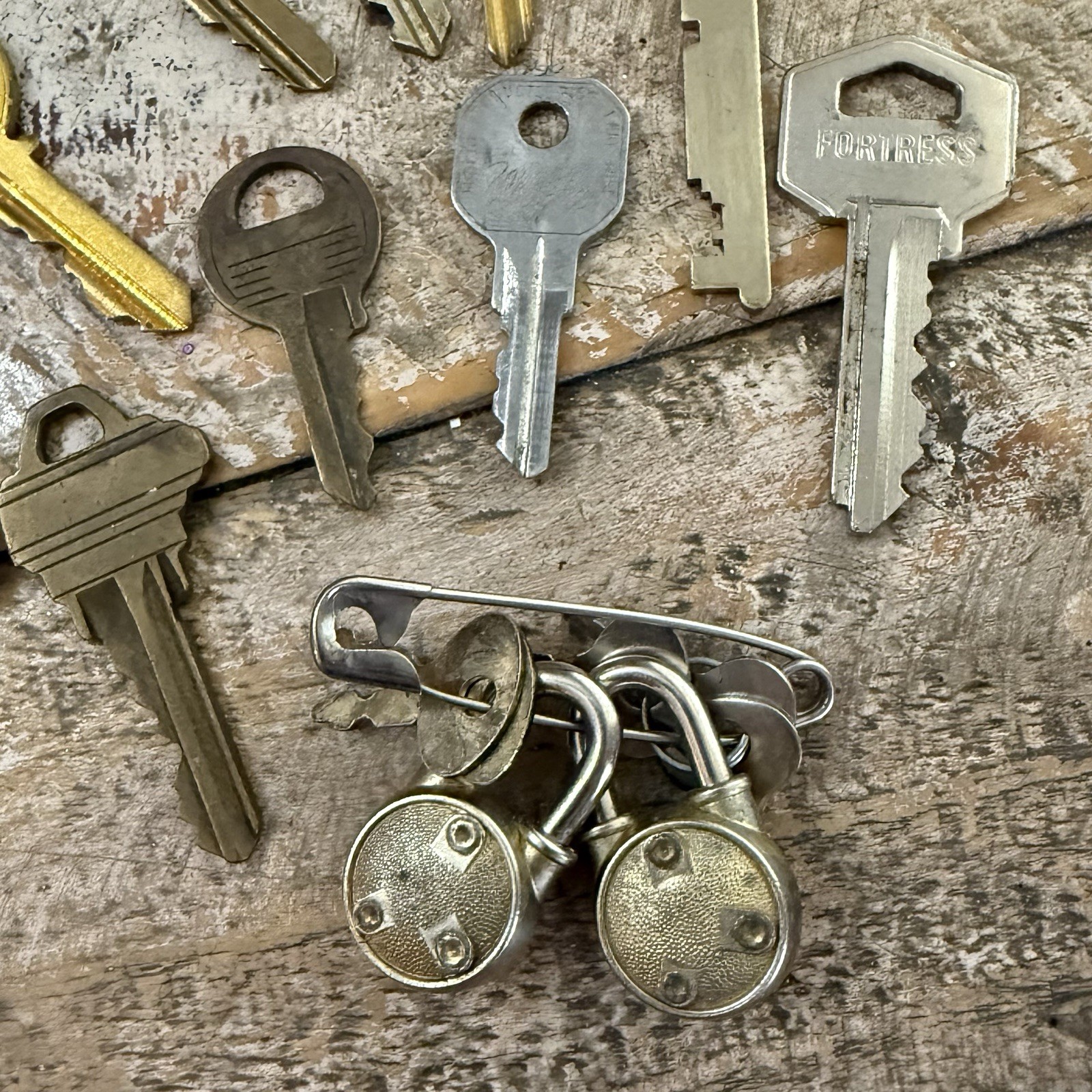 Vintage Keys Lot Variety Of Sizes Types Brands Doors, Desk, PadLock 2.7 Lbs #2