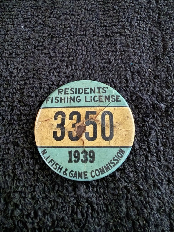 1939 New Jersey Residents’ Fishing License Pinback Button