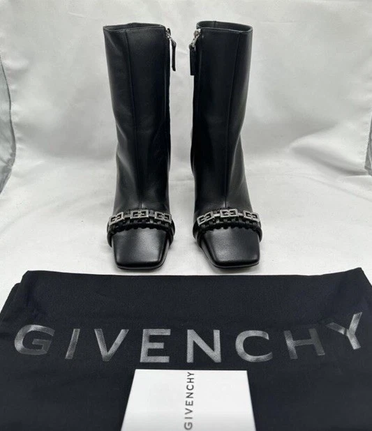 GIVENCHY Bota de Mujer Tejida en G Alta Moda Negra 37/7 EUR PRECIO DE VENTA SUGERIDO POR EL FABRICANTE $2499 Foto 2 de 4