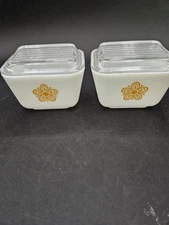 VTG. Pyrex 1.5 Cups. Refrigerator Dish w/Lid Butteyfly Gold Pattern Set of 2