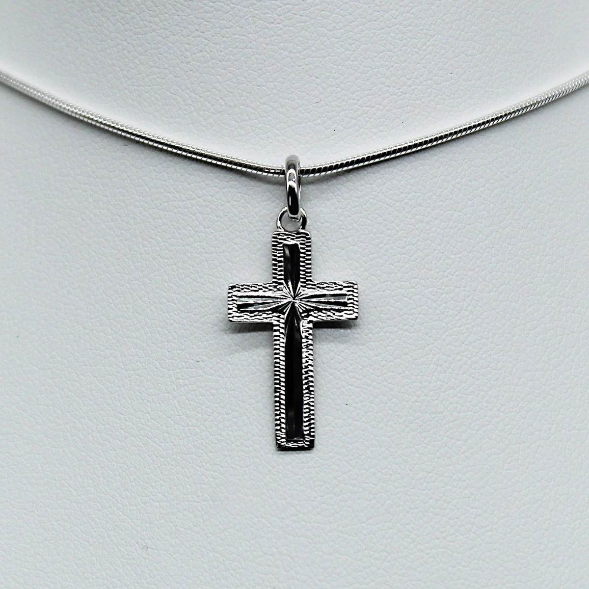 Pendentif croix ornée d'arabesques 20x13 mm - Argent 925 Doré à l'or fin x1 - Perles & Co
