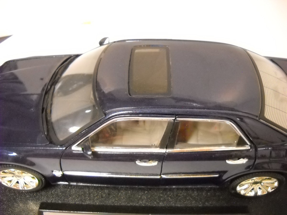 Motor Max Navy Blue 2005 Chrysler 300C Hemi 4 Door 1:18
