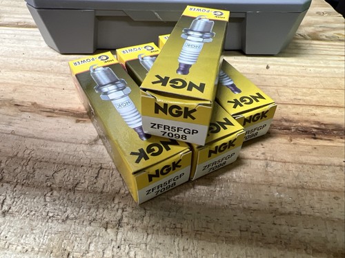 NGK Set of 4 G-Power Platinum Spark Plugs 7098 for Acura Dodge Honda Hyundai L4
