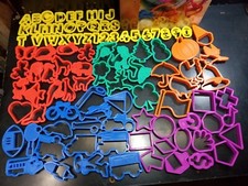 Living Quarters 100 PIECE PLASTIC COOKIE CUTTER SET Used Original Box