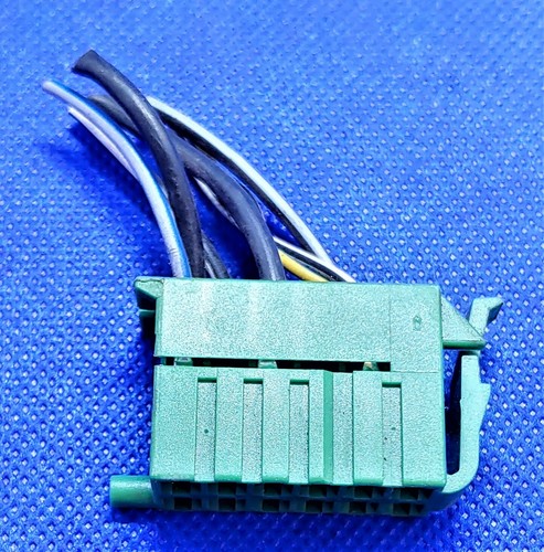 VW Passat 35i Audi Flachkontaktgehäuse Kontaktgehäuse Stecker grün 357971971B