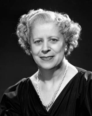 Mrs Oscar Bradley leader of the Oscar Bradley Orchestra She cont 1940s Photo 2