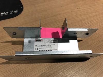 Metsec TLTT/050/050/PG/S BELEUCHTUNG OBERER DECKEL T-STÜCK METALLKANAL (BOX MIT 7)
