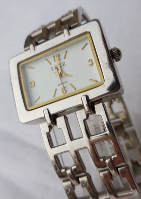 IEKE-80174 DAMENUHR FLACH VINTAGE (1970), PASSENDES ARMBAND SEHR GUTER ZUSTAND & FUNKTIONEN