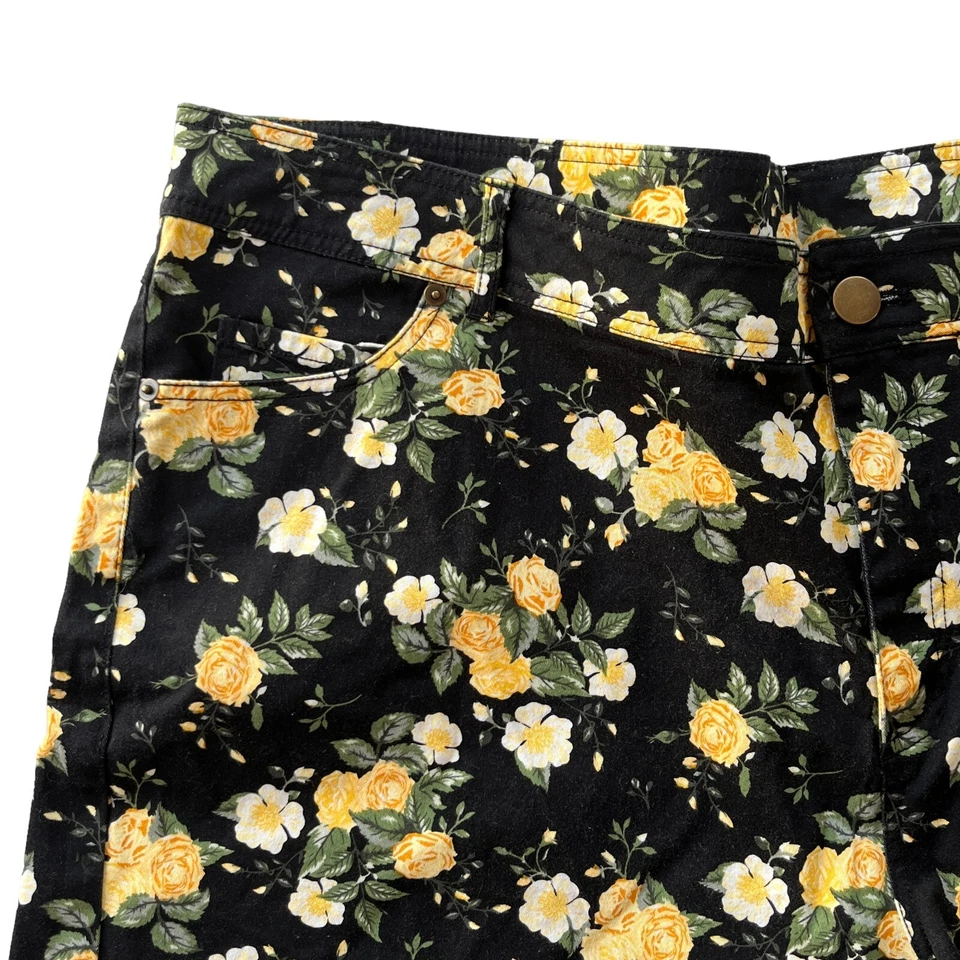 Pantalones Cortos Sonoma Mujer 24W Denim Estampado Floral Cinco Bolsillos Estilo Cremallera Frontal Elastizados Foto 2 de 4