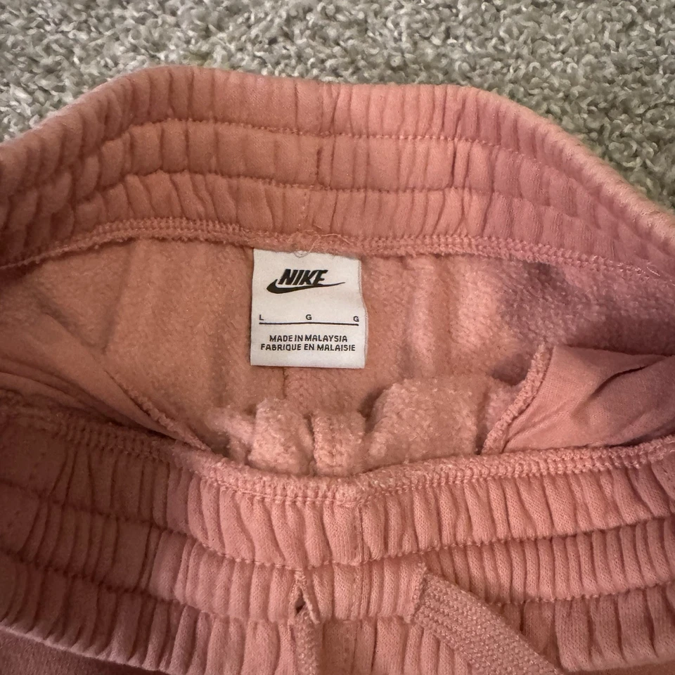 Pantalones deportivos holgados Nike Juniors rosa con piernas anchas talla grande  Foto 2 de 2