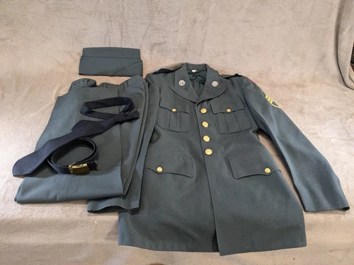 VTG U.S. Army Dress Jacket Vietnam Era Uniform Coat w/ Patches 1950s