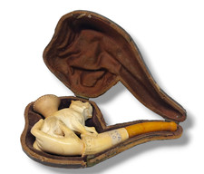 Antica pipa intagliata schiuma di mare schiuma di mare ecume de mer, raffigurante un cane carlino