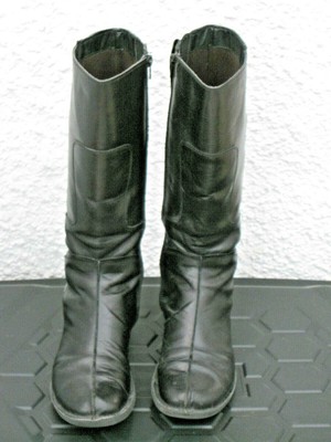 black leather boots size 6