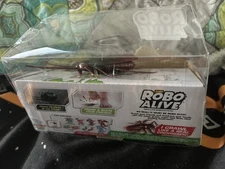 Zuru Robo Alive Crawling Cockroach Series 2 Robotic Glow In The Dark