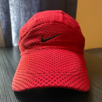 Vintage Red Nike Tailwind 7 Pannel Dri Fit Mesh Hat