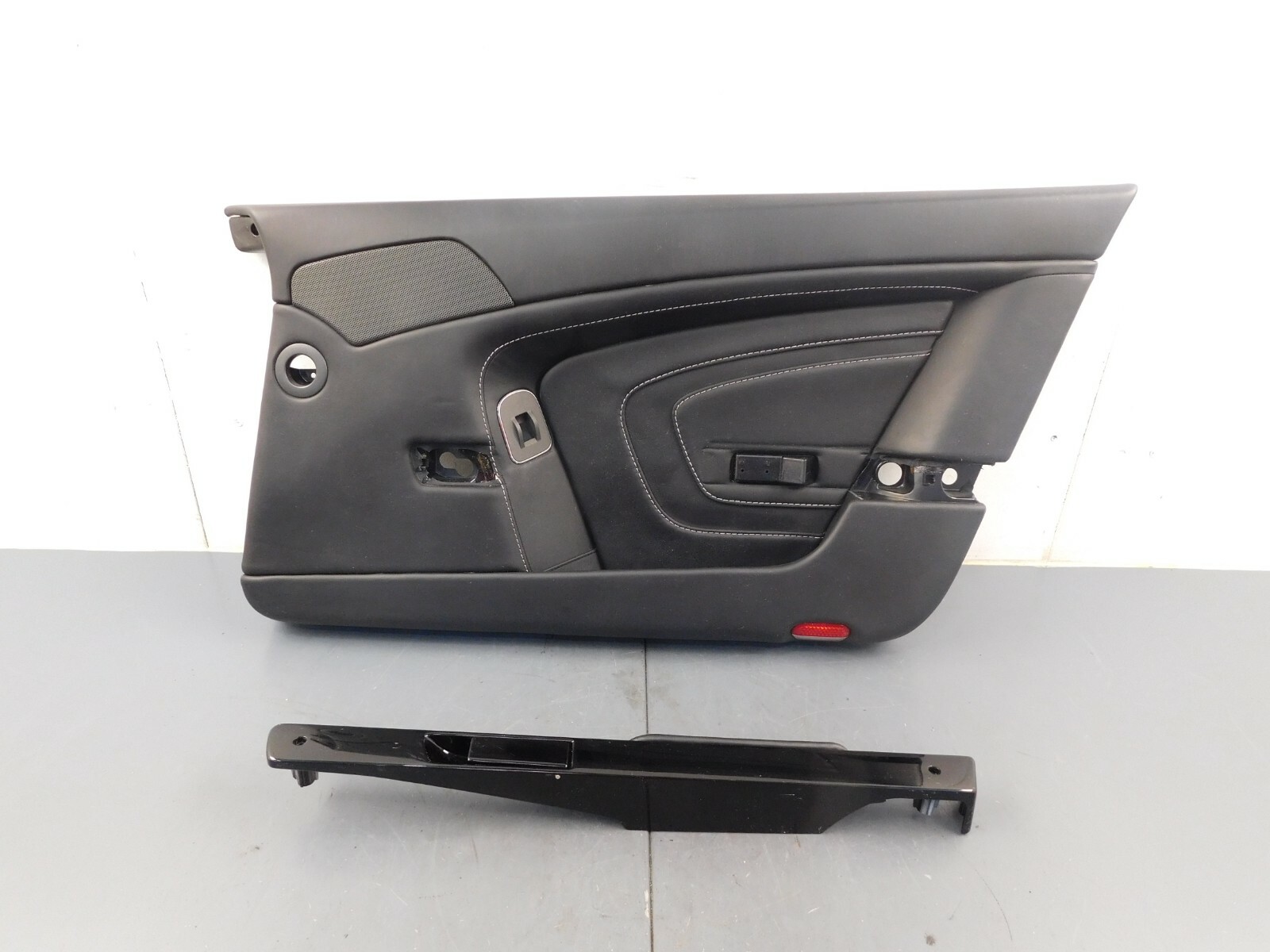 2015 14 - 18 Aston Martin V12 Vantage S Right Passenger Door Panel #1954 C4