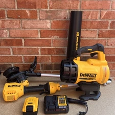 DEWALT 20V MAX Cordless Lithium-Ion String Trimmer/Blower Combo Kit