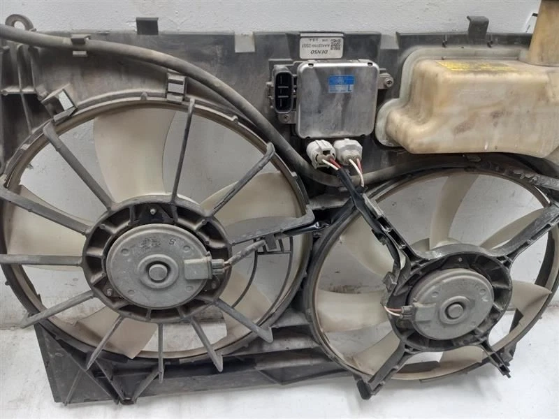 Conjunto de ventilador de motor de ventilador de radiador compatible con 07-10 SIENNA Foto 4 de 4