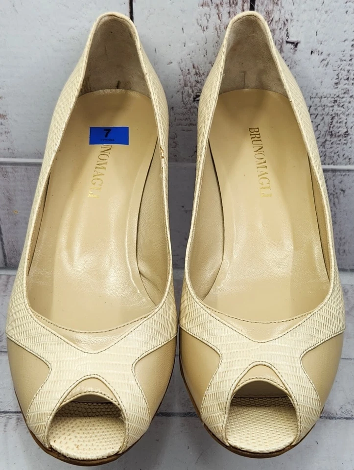 Женские туфли Bruno Magli Airole Carrara с узором ящерица рептилия бежевые - Изображение 3 из 4