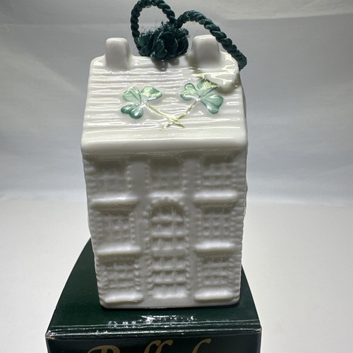 Belleek Fine Parian China 8a edizione & Mark, campana ornamento casa georgiana con scatola - Foto 2 di 13