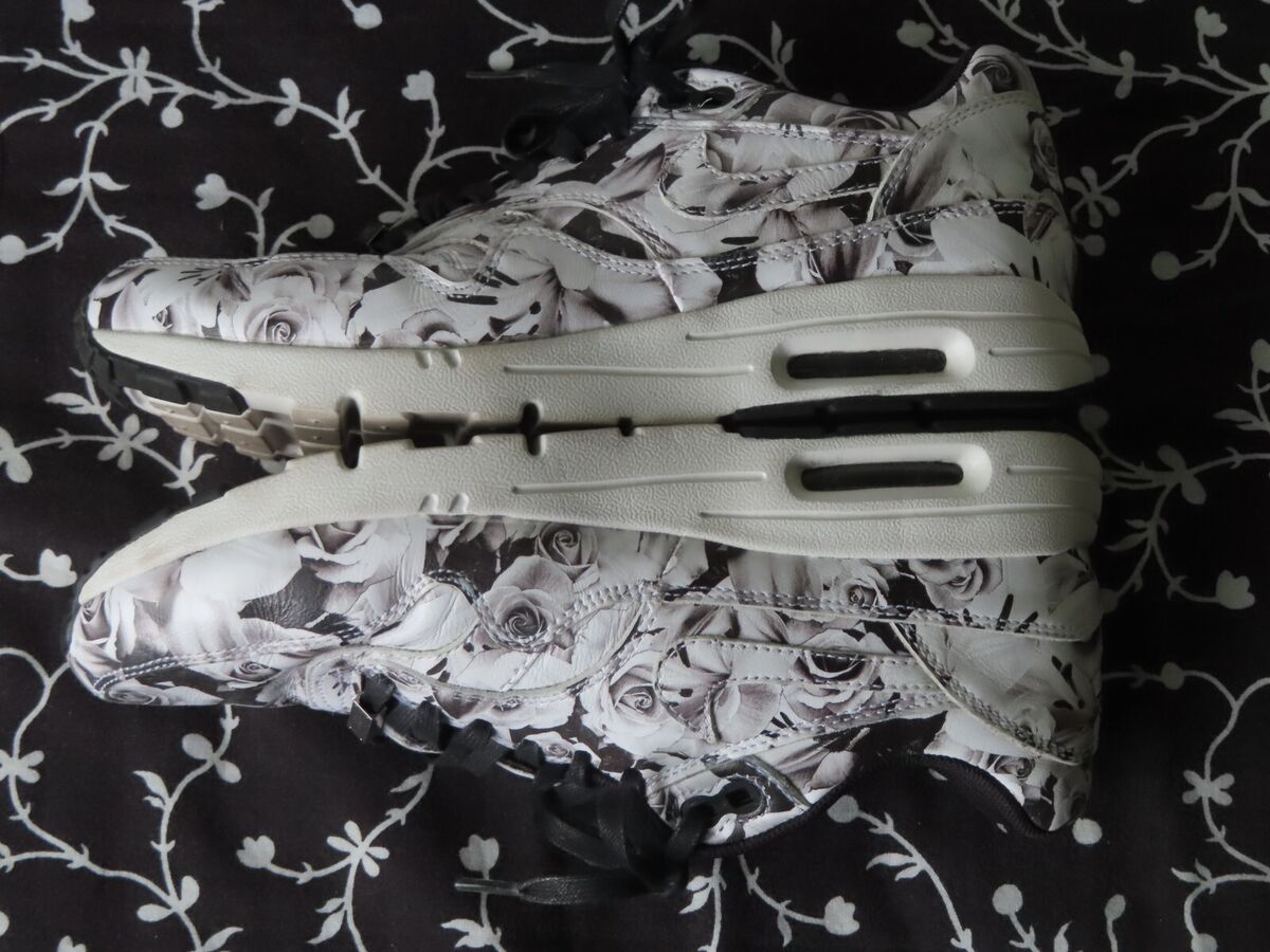 Nike Air Max 1 New York City Collection Black White Trainers Nike Air Max 1 New York City Collection Black White Trainers