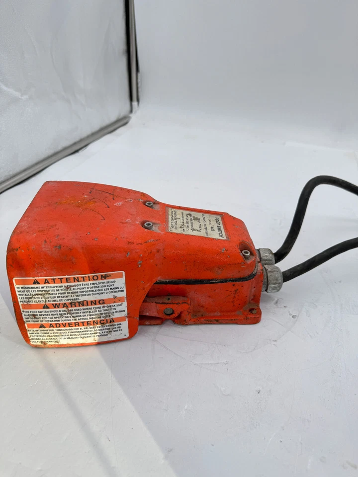 Interruptor de pie Greenlee Cat Nº 445 Nema -Máquina tipo 4 usada Foto 4 de 4