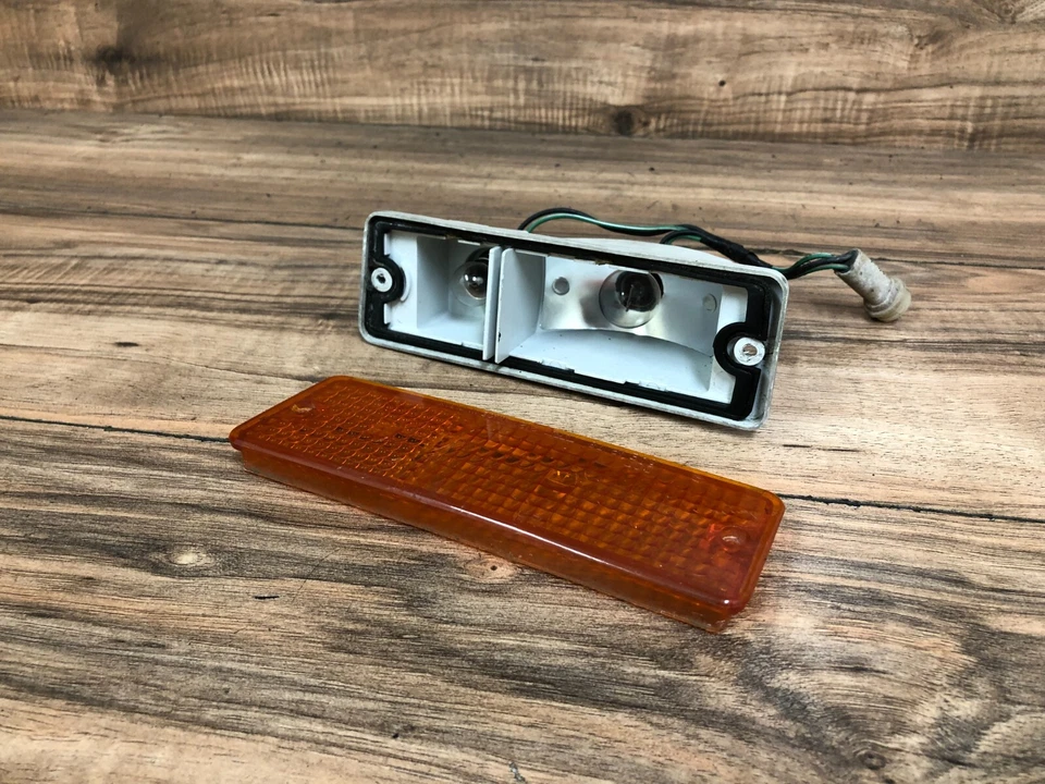 DATSUN 200SX OEM FRONT DRIVER SIDE BUMPER REFLECTOR LIGHT 80-83 - Image 4 of 4