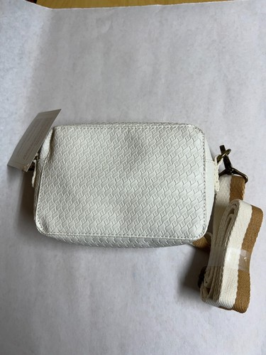 Treinta y un BOUTIQUE CRUZ EN BLANCO TEJIDO DE CESTA Nuevo - Imagen 2 de 4