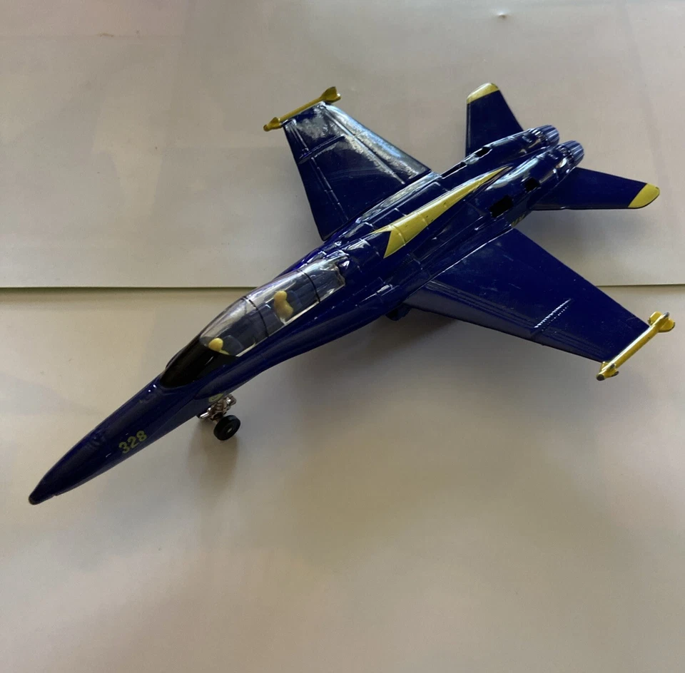 Литой под давлением фрикционный двигатель Blue Angels F-18 Hornet работает, отсутствуют детали - Изображение 3 из 4
