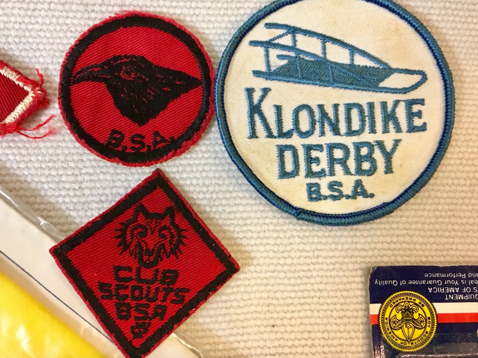 BOY SCOUT CUB SCOUT BADGES PATCHES MEMORABILIA LARGE LOT 22