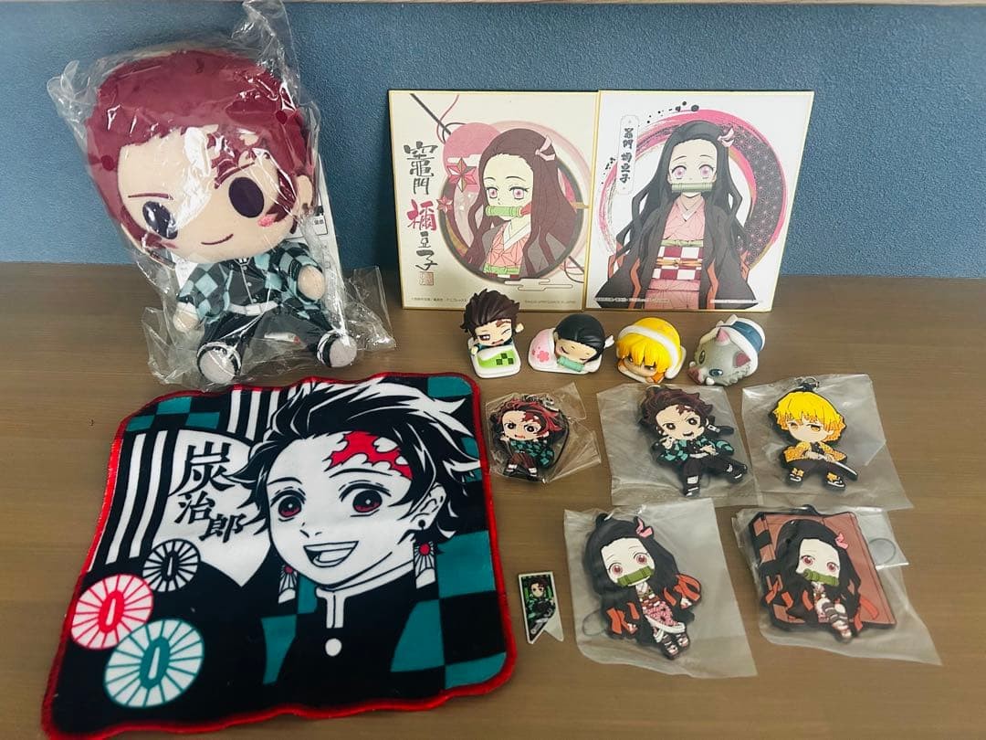 最安値 Demon Slayer Bulk Sale 鬼滅の刃 グッズ Demon Slayer Merch Set, Tanjiro, Nezuko, Zenitsu, Inosuke, Used