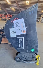 GIYI 32" Heavy Duty Hydraulic Tilt Bucket for 3-Ton Excavator 40mm Pin Diameter