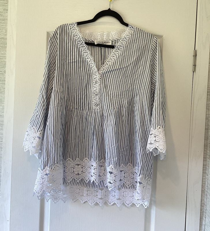 Chelsea & Theodore Blue White Striped V-Neck Lace Woven Blouse 1X EUC