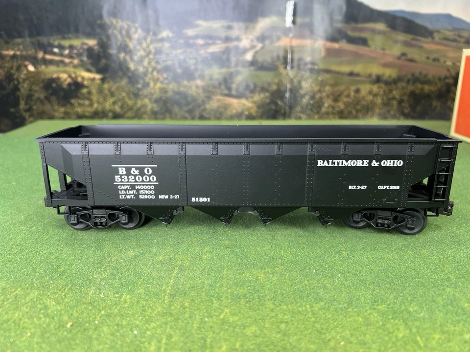 LIONEL 6-51501 SEMI-SCALE BALTIMORE & OHIO DIE-CAST HOPPER CAR MINT CONDITION - Image 2 of 4