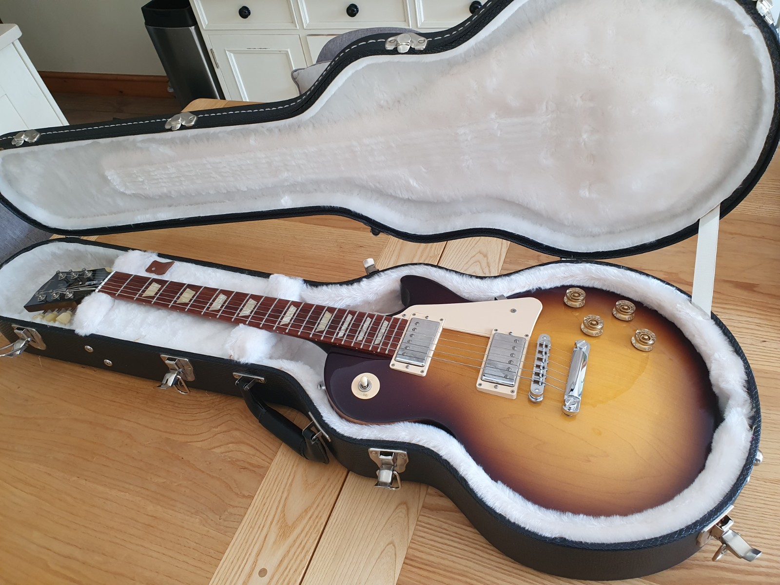 Gibson Les Paul Studio 2013 Vintage Sunburst Electric Guitar + Hard Case