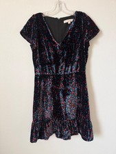 LOFT Short Sleeve V-Neck Floral Ruffled Hem Velour Dress Women's Size 4
