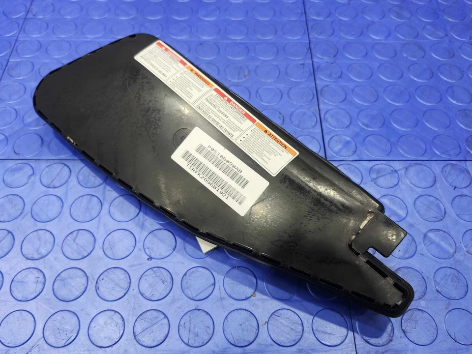 Оригинальная правая подушка безопасности для переднего сиденья пассажира Dodge Grand Caravan 11–18 годов выпуска 05108090ab - Изображение 3 из 4