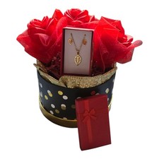 Exklusives Geschenkset für Damen – Satinrosen & 18K vergoldeter Schmuck – Blumen