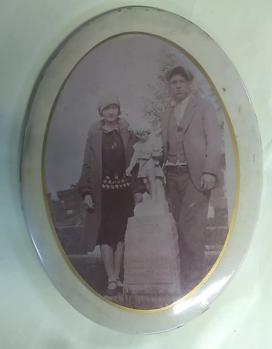 Antique Celluloid photo Couple Standing By Tomstone - Picture 2 of 4