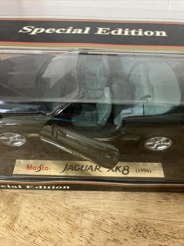 Maisto Special Edition JAGUAR XK8 1:18 Scale Die Cast Convertible Forest Green - Picture 3 of 8