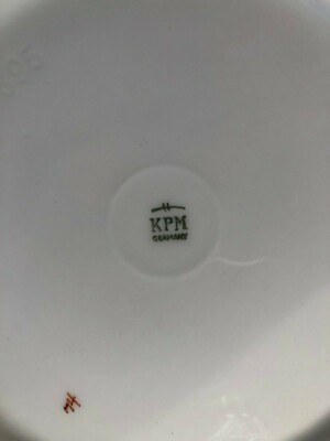 KPM Germany Gold Trim Covered Vegetable Serving Bowl 8