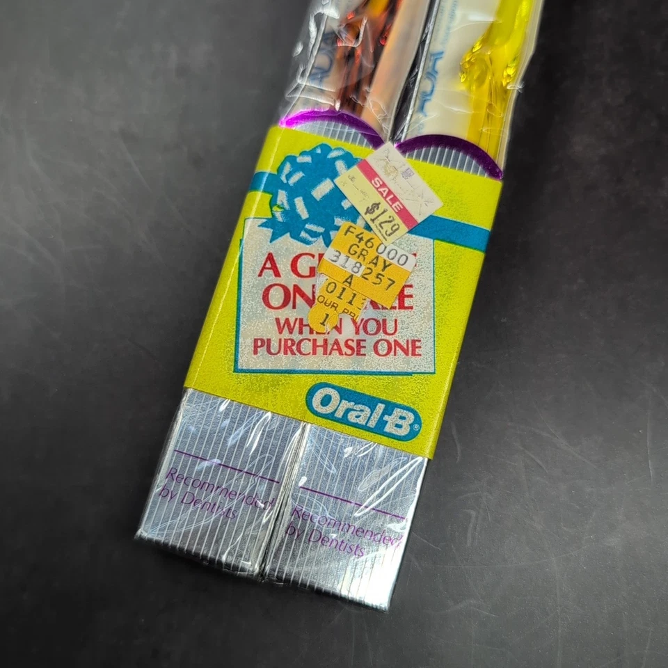 2 Винтажный Oral-B 40 зубная щетка 1985 США взрослых Deluxe обычный прямой новый с Ярлыками новый из старых запасов - Изображение 4 из 4