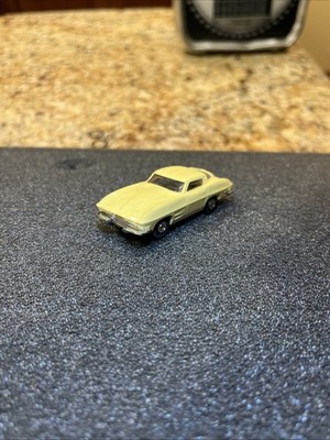 Aurora  '63 Yellow CORVETTE Stingray Split Window  No. 1356