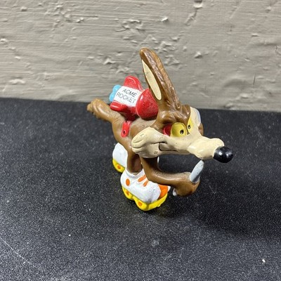 1988 Applause Looney Tunes Wil E. Coyote Acme Rocket Rollerskating 2.5'' figurine