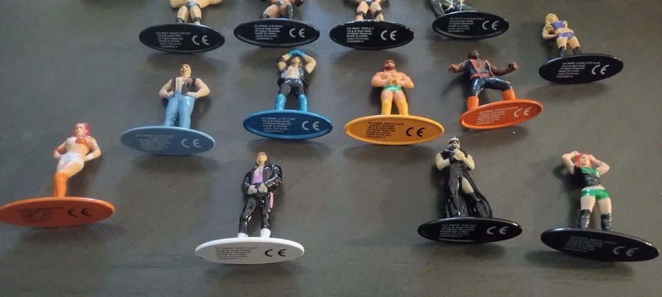 19 figuras de metal fundido a presión de la WWE 2020 Foto 3 de 4