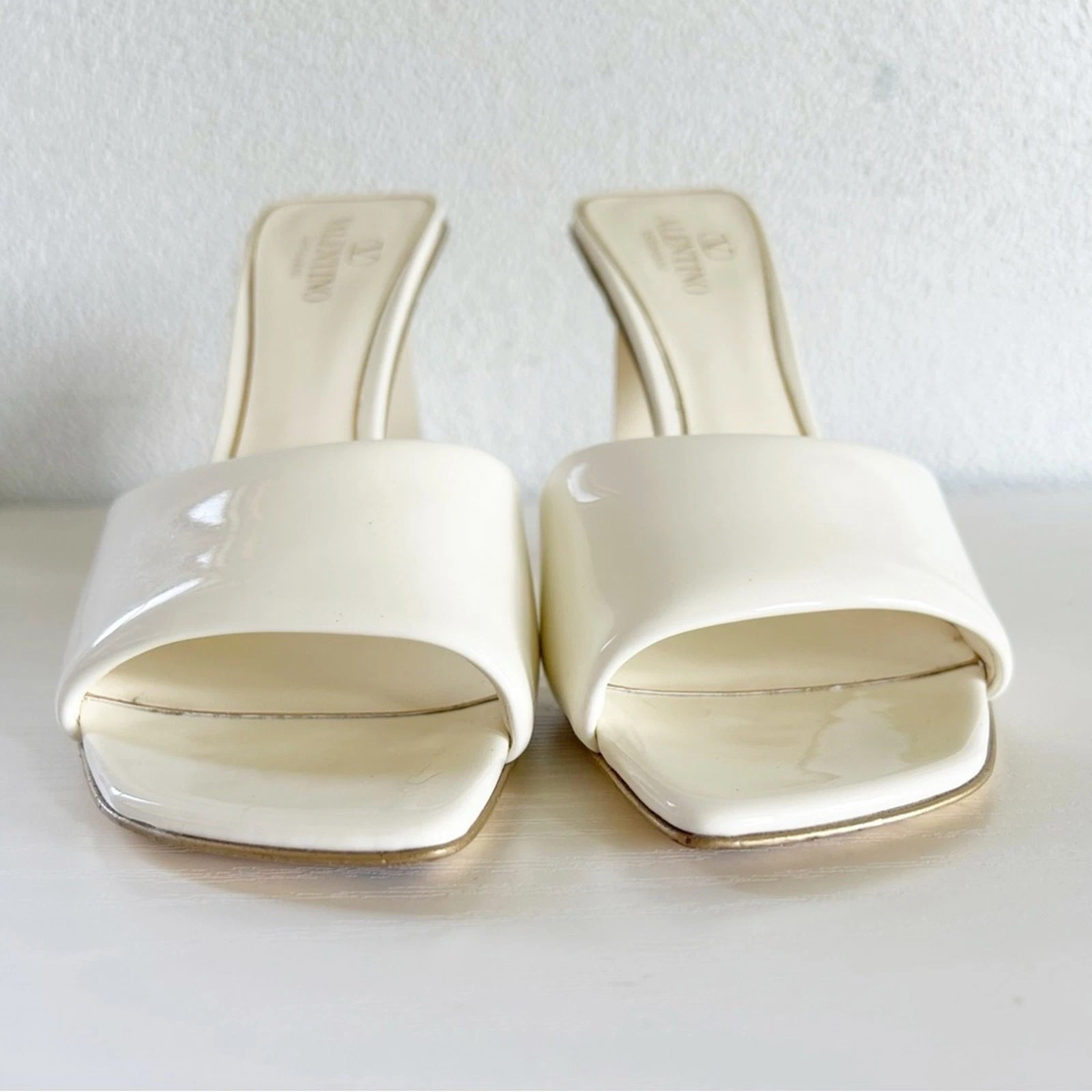 Tacchi Valentino Garavani One Stud Hyper in vernice bianca taglia EU 39