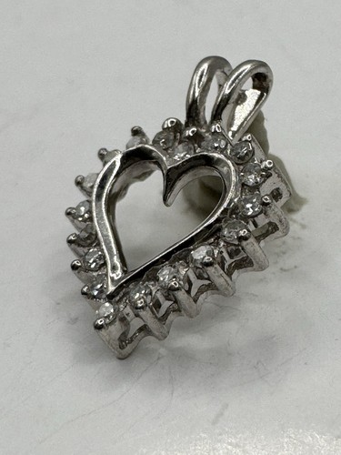 9ct W Diamond Heart Pendant.0.15ct Hallmarked.12mm Diameter - Picture 9 of 13