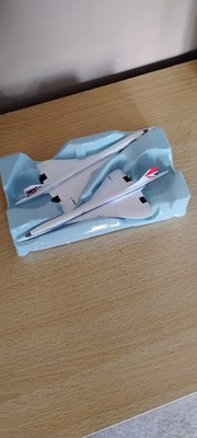 2x kleine Druckguss Concordes (Corgi). Sammlerstücke Memorabilia